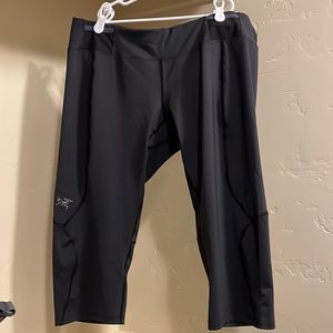 Black Capri workout pants Arcteryx